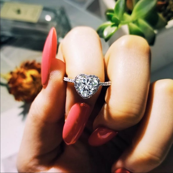 New Women’s 925 Silver Romantic Heart Diamond Ring - Picture 5 of 5
